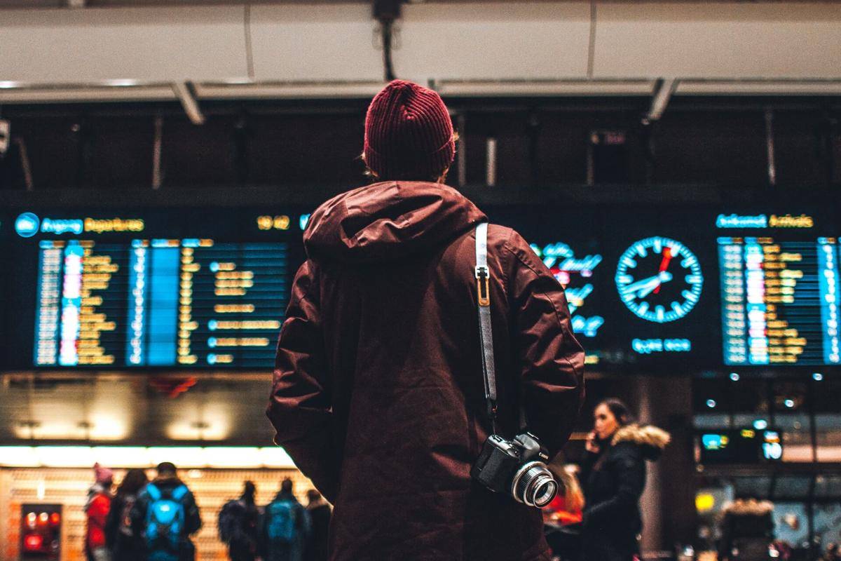 ilustrasi traveling (unsplash.com/Erik Odiin)